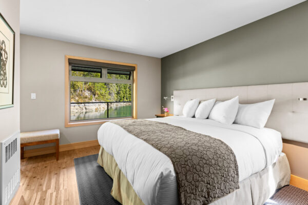 Newton Cove Resort King Room
