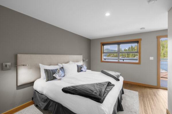 Nootka Sound Resort King Room